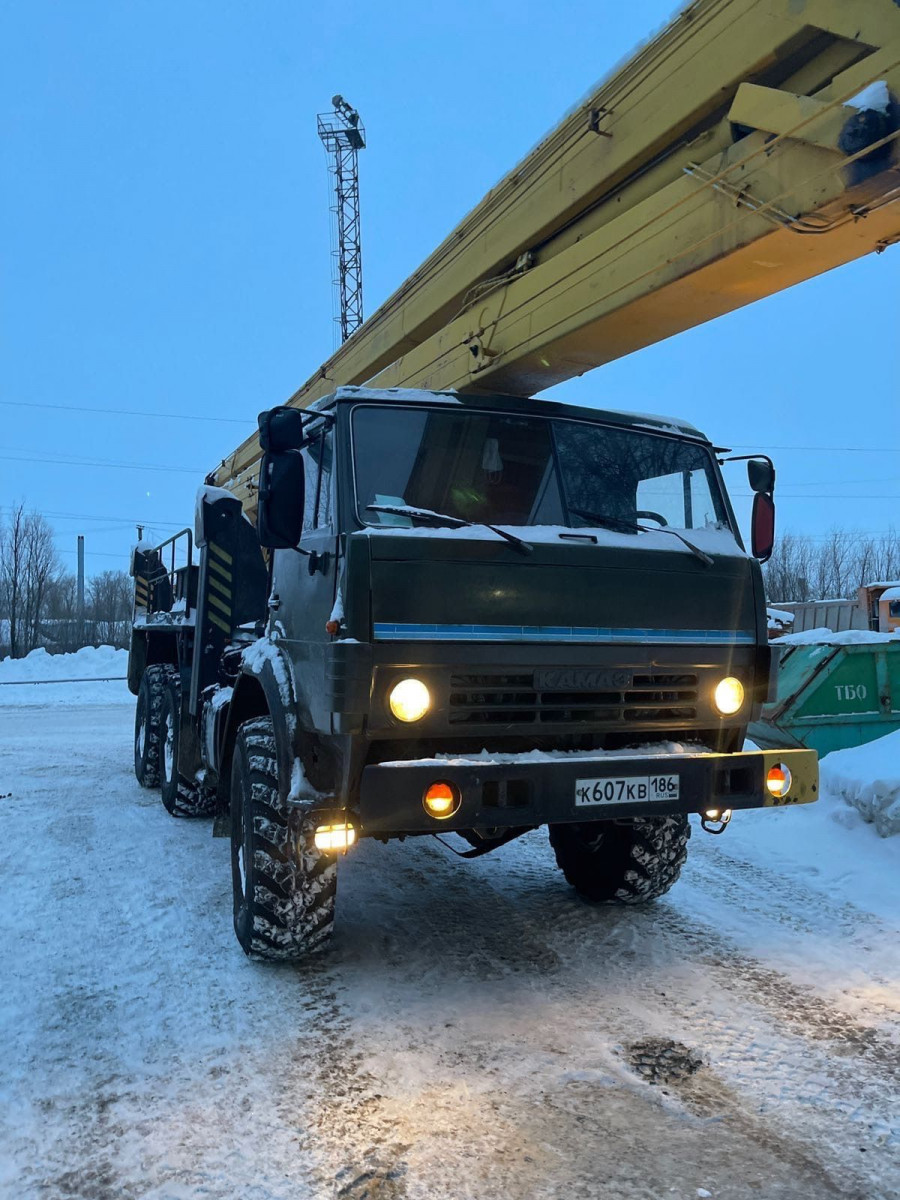 Разгрузка машины автокраном со стропальщиками в Сургуте недорого